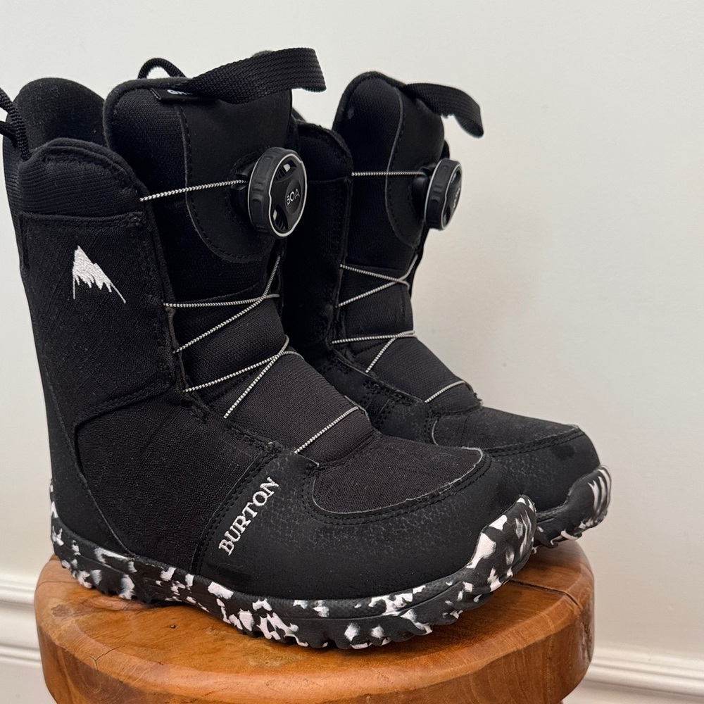 Burton Kids Black Snowboard Boots - Grom Boa - Youth Size 3